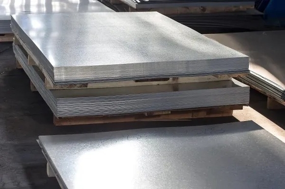 Un buon prezzo. Taglio di lamiere in acciaio inossidabile 8K con bordo a fessura da 1000 mm a 6000 mm in linea